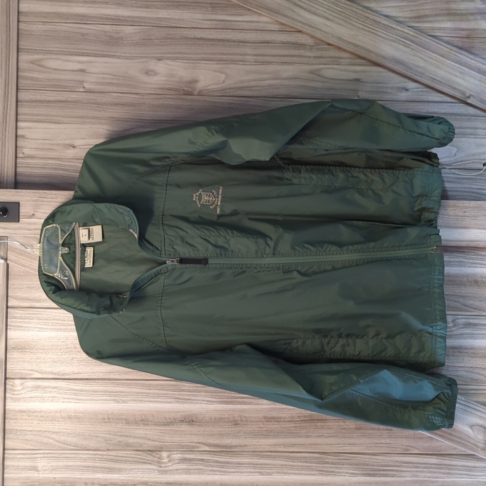 L.L. Bean Men's Olive Green Windbreaker w/Hood Size Large; with Embroidery